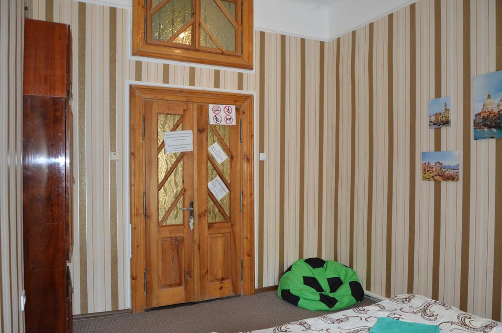 Lviv Lucky Hostel Екстериор снимка